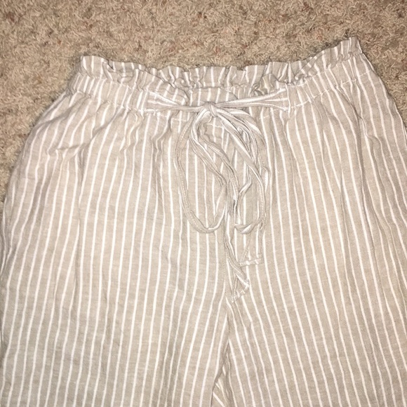Tan and white striped paperbag pants size medium - Picture 2 of 3